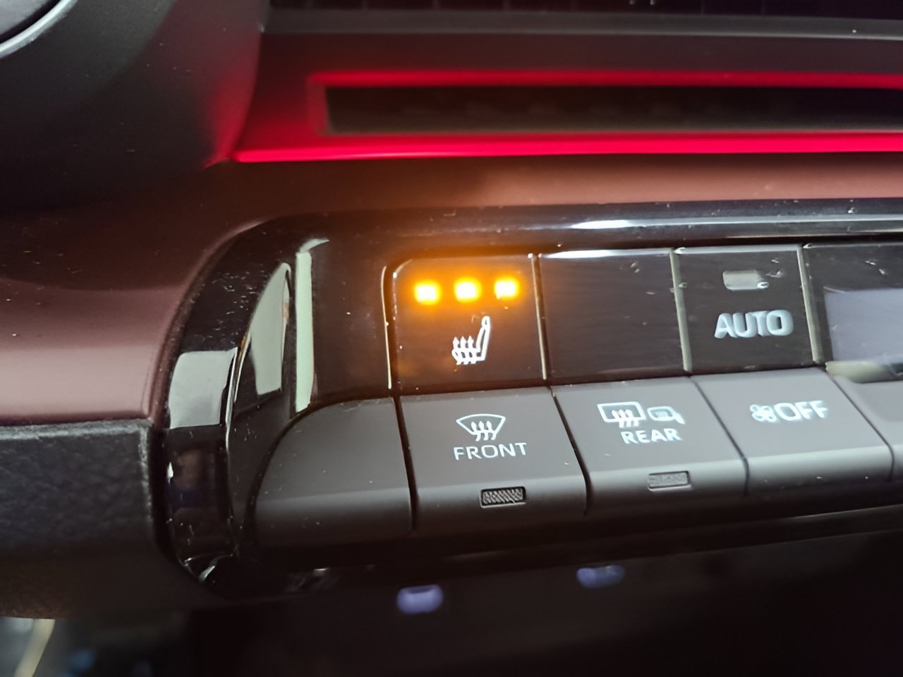 Used 2024 Toyota Prius Prime FWD image 32