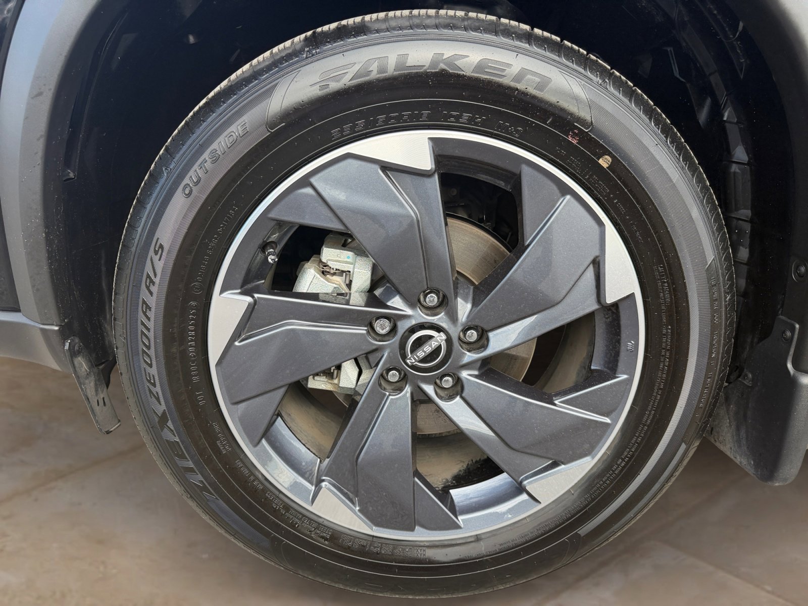 Used 2025 Nissan Rogue SV w/ SV Premium Package image 30