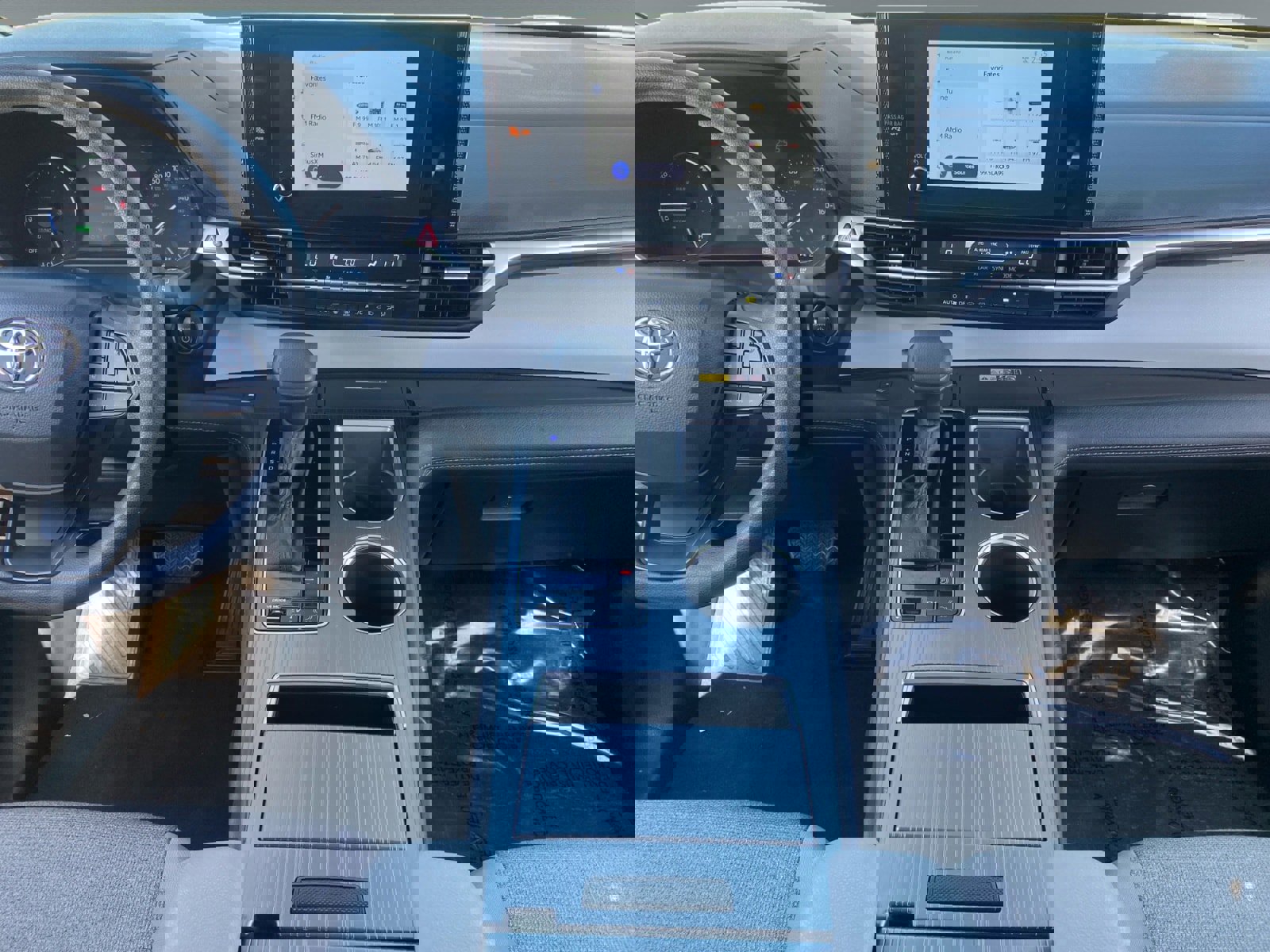 Used 2025 Toyota Sienna LE image 11