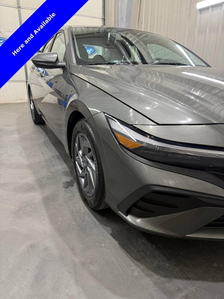Used 2024 Hyundai Elantra SEL FWD image 4