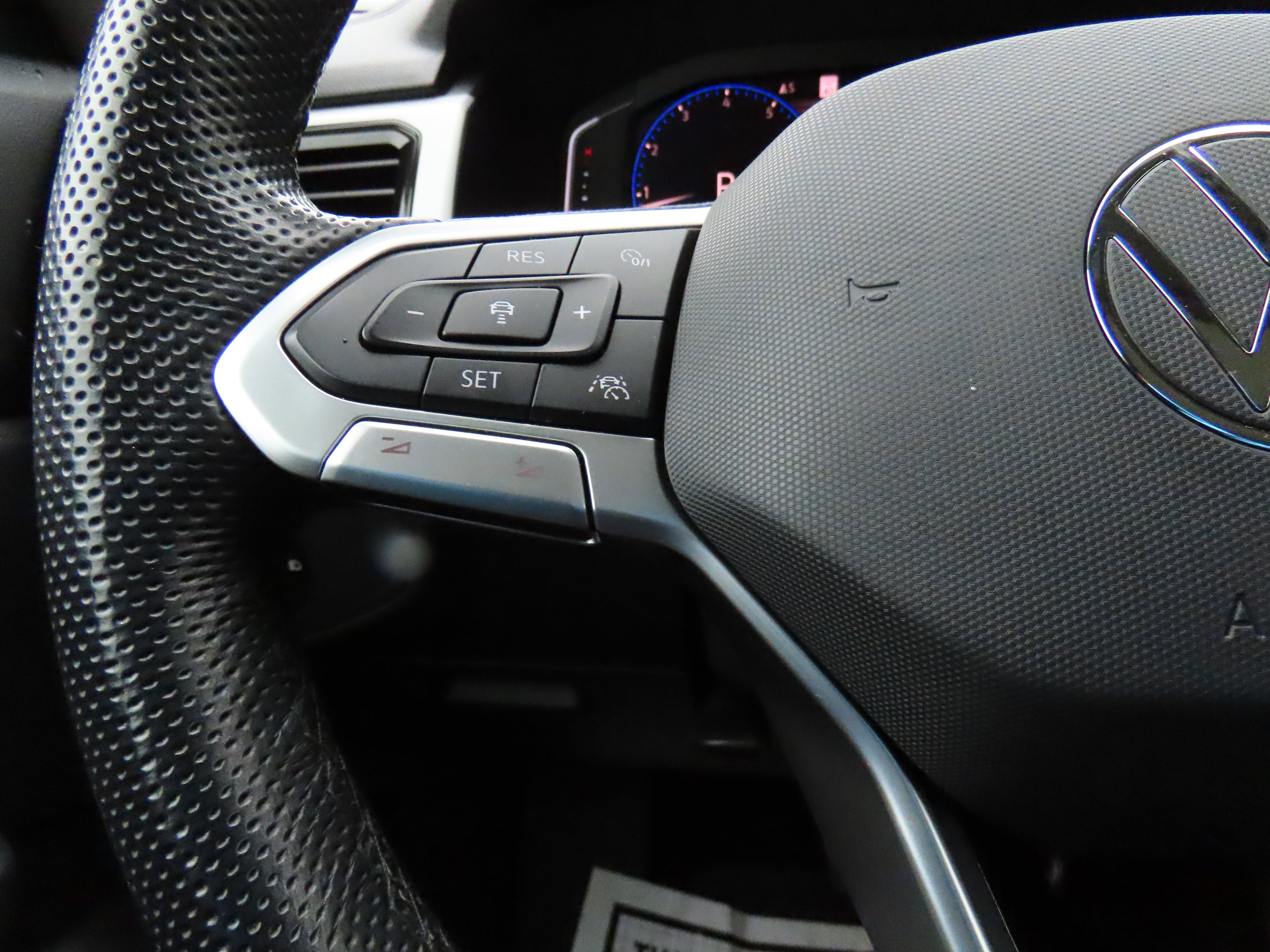 Used 2021 Volkswagen Atlas SEL Premium image 38