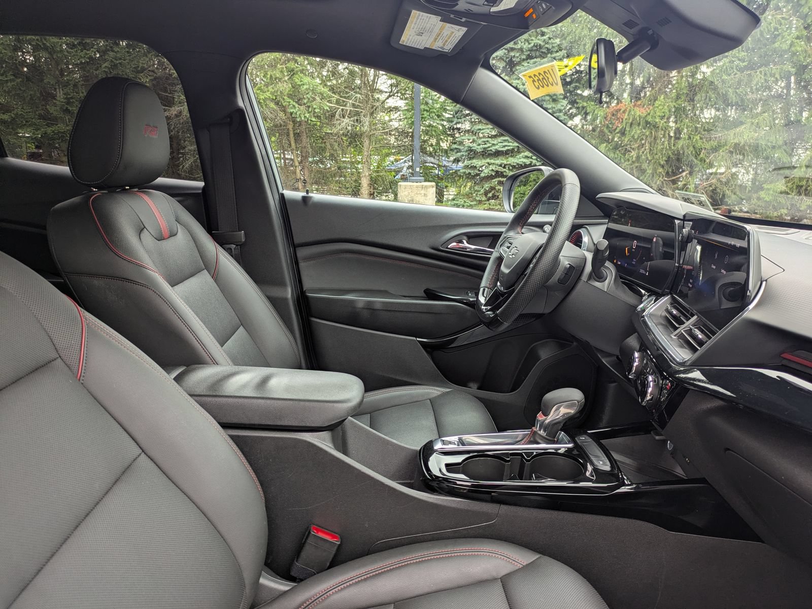 Used 2024 Chevrolet Trax RS w/ Sunroof Package FWD image 16