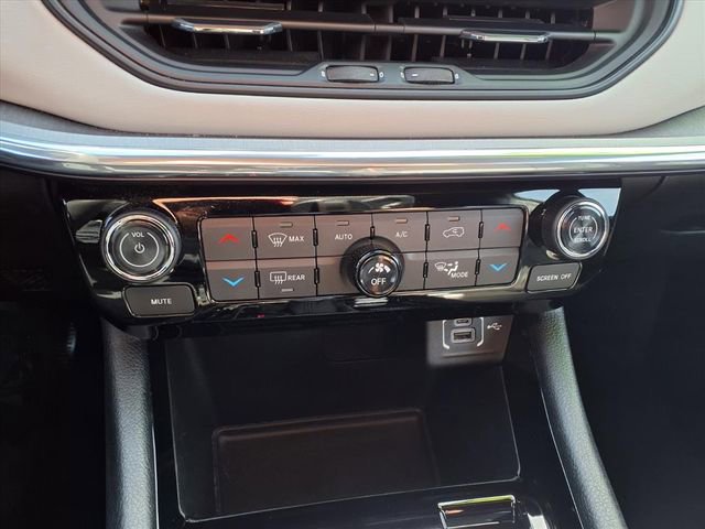 Certified 2023 Jeep Compass Limited image 22