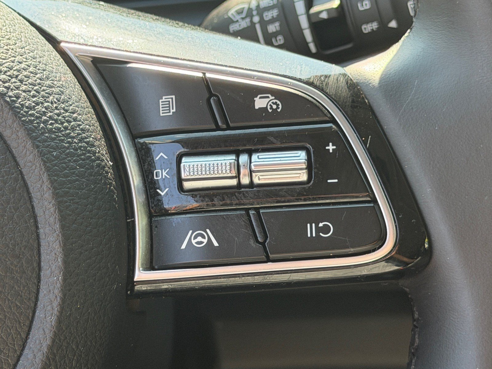 Certified 2024 Kia Seltos EX FWD image 38