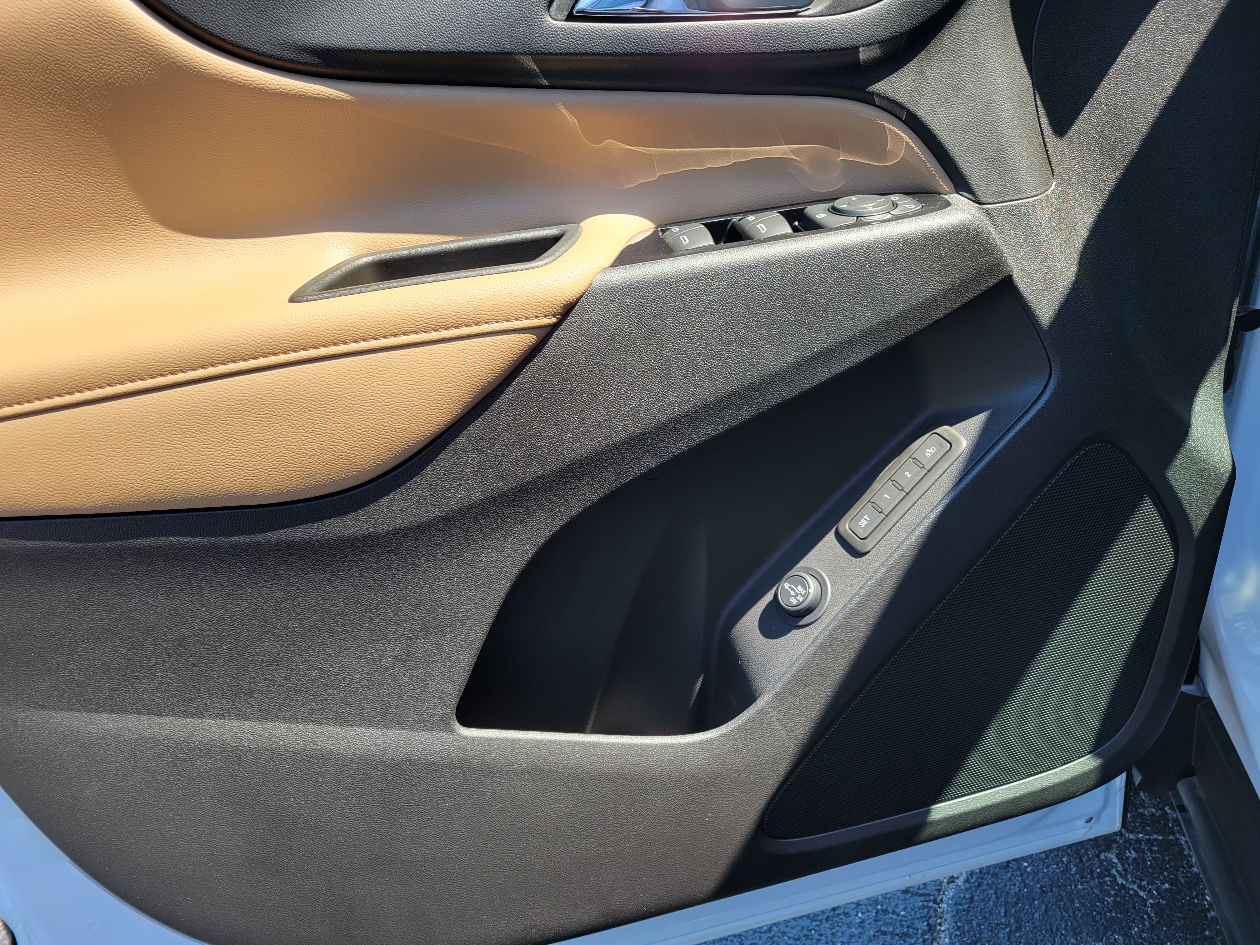 Certified 2024 Chevrolet Equinox Premier FWD image 24