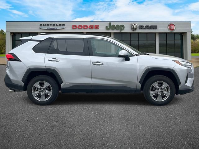 Used 2022 Toyota RAV4 XLE w/ Convenience Package AWD/4WD image 2