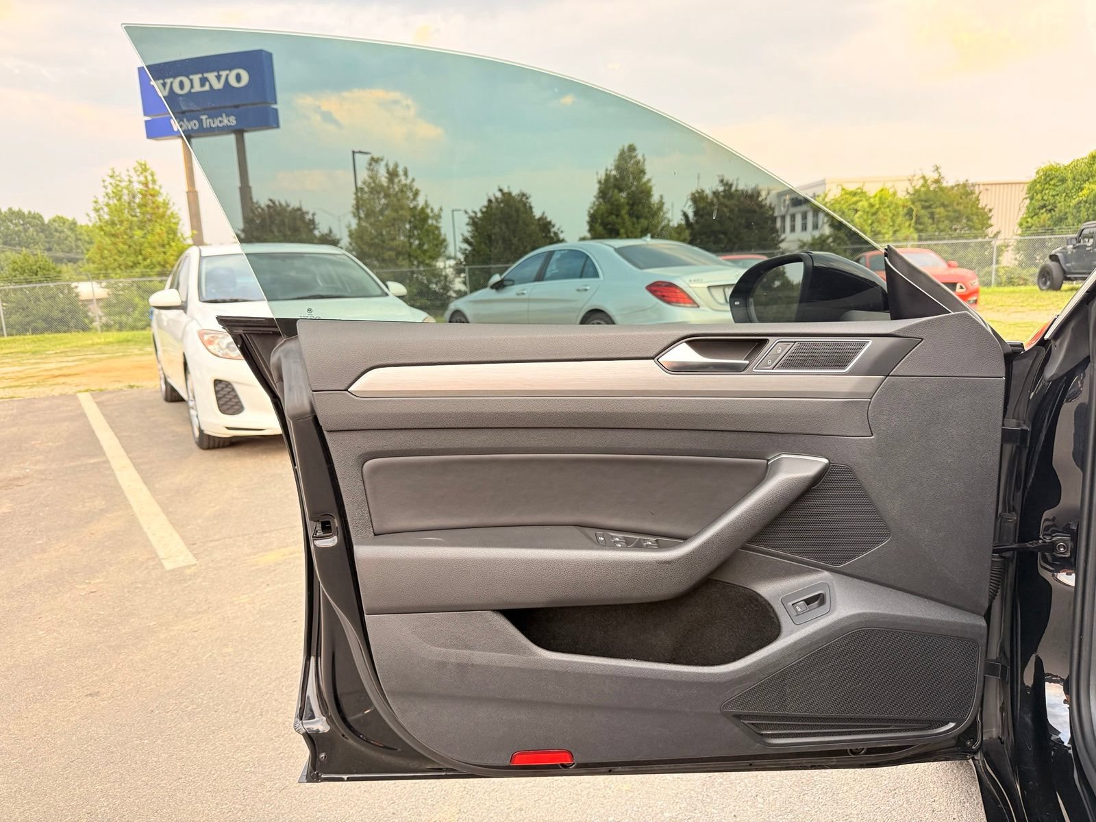 Used 2020 Volkswagen Arteon SE FWD image 14