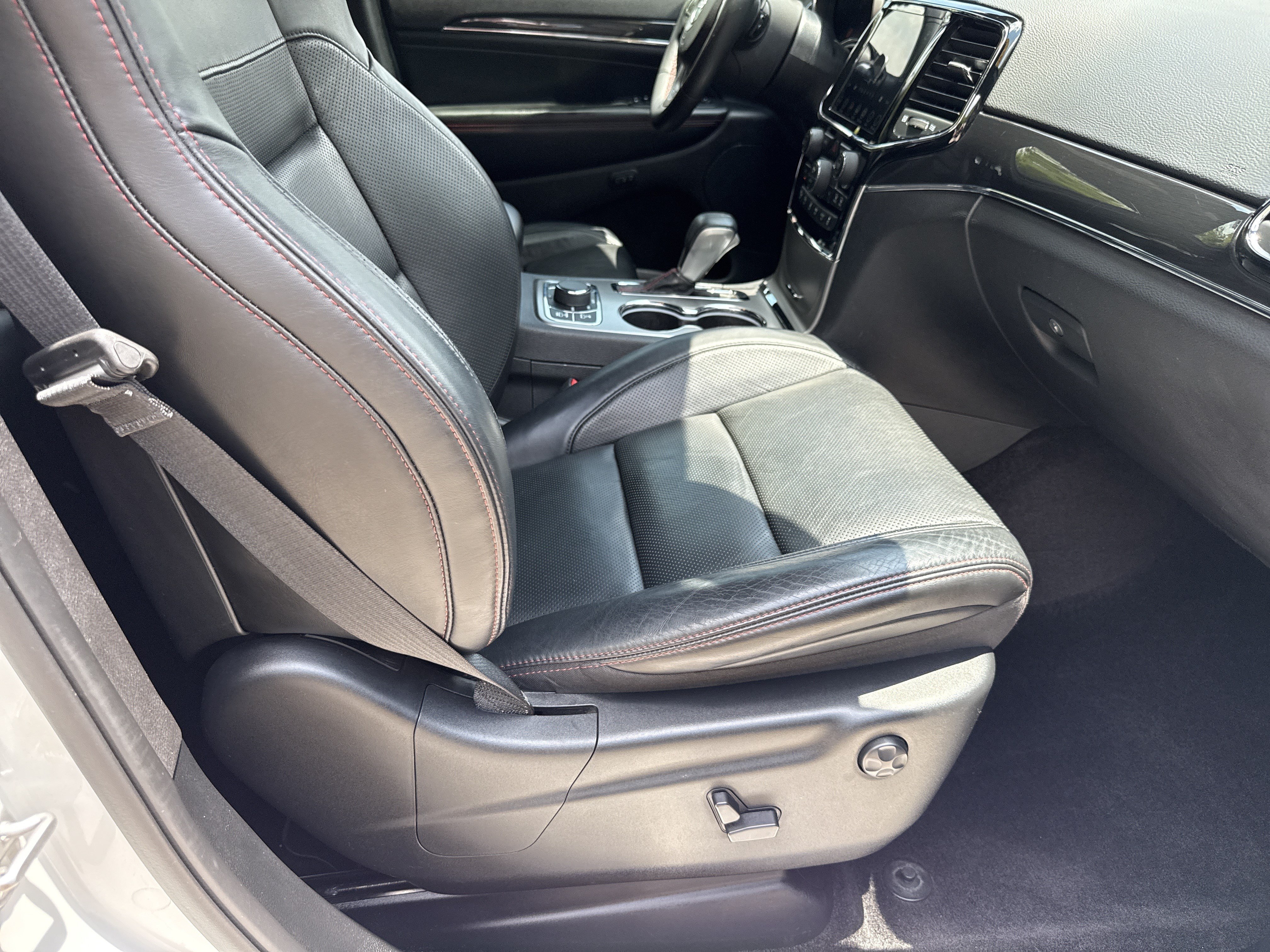 Used 2019 Jeep Grand Cherokee Trailhawk w/ Trailhawk Luxury Group AWD/4WD image 13