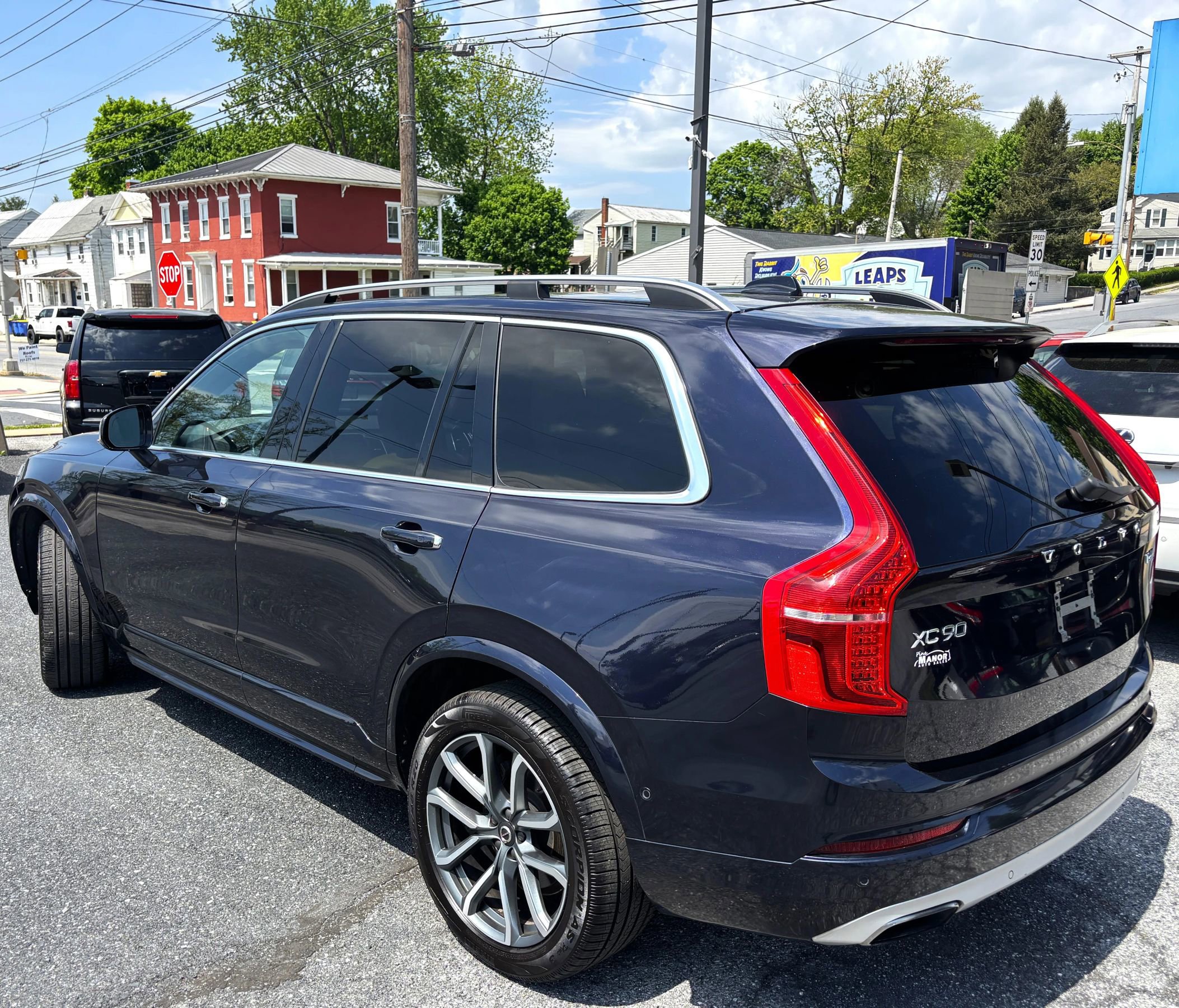 Used 2017 Volvo XC90 T6 Momentum w/ Vision Package AWD/4WD image 4