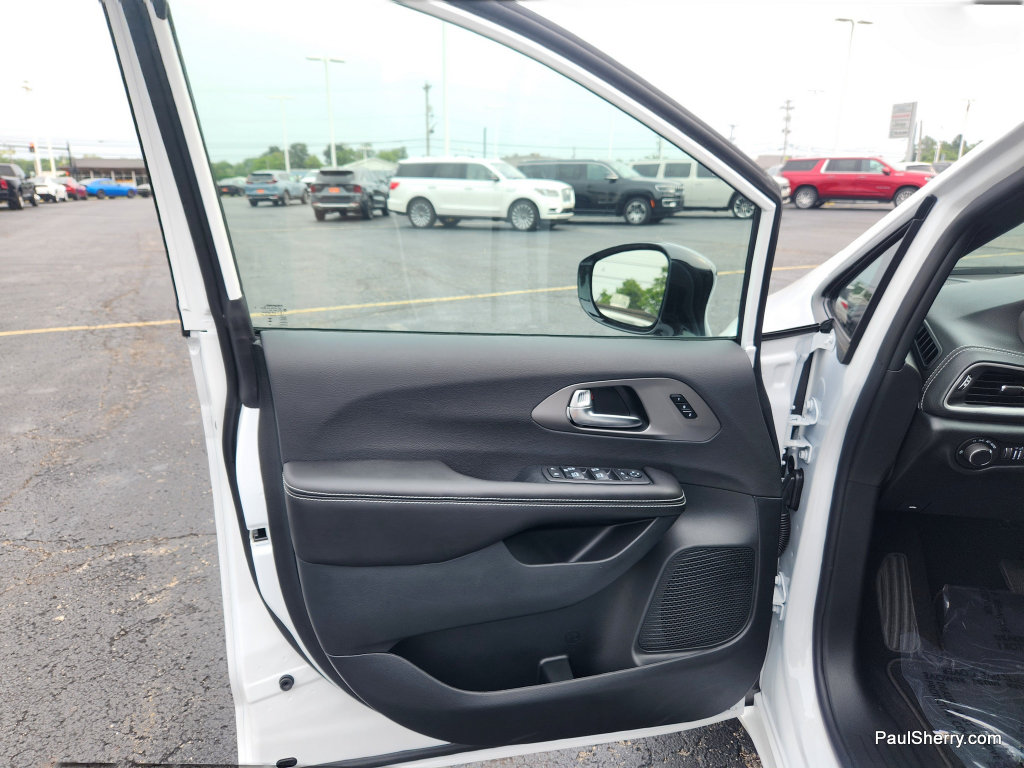New 2027 Chrysler Pacifica Limited FWD image 21
