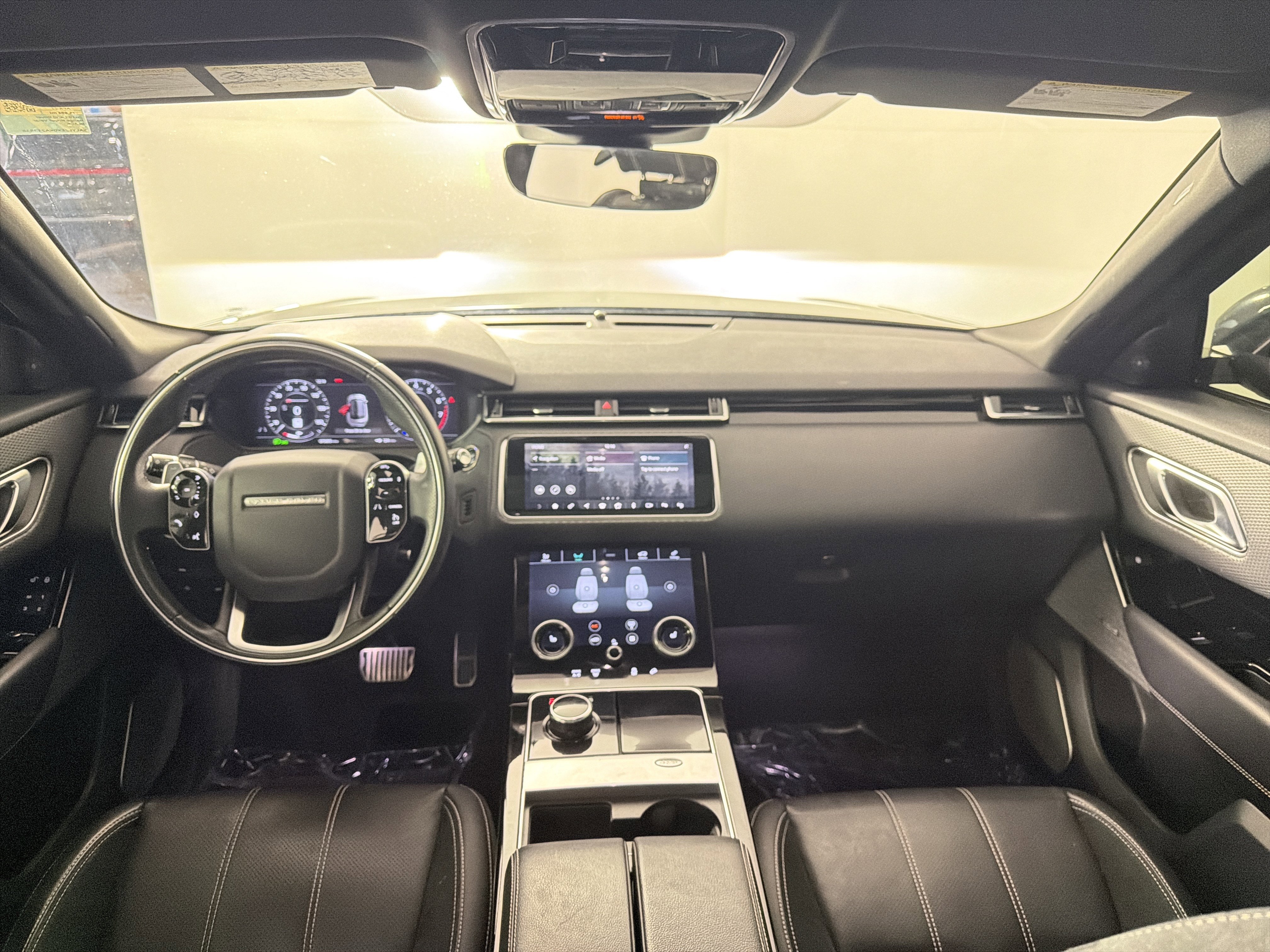 Used 2019 Land Rover Range Rover Velar R-Dynamic SE AWD/4WD image 23
