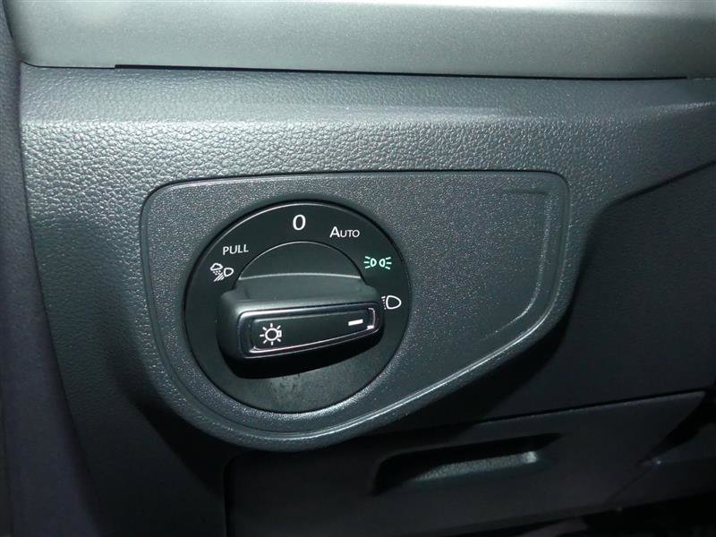 Used 2022 Volkswagen Atlas Cross Sport SE w/ Panoramic Sunroof Package image 28