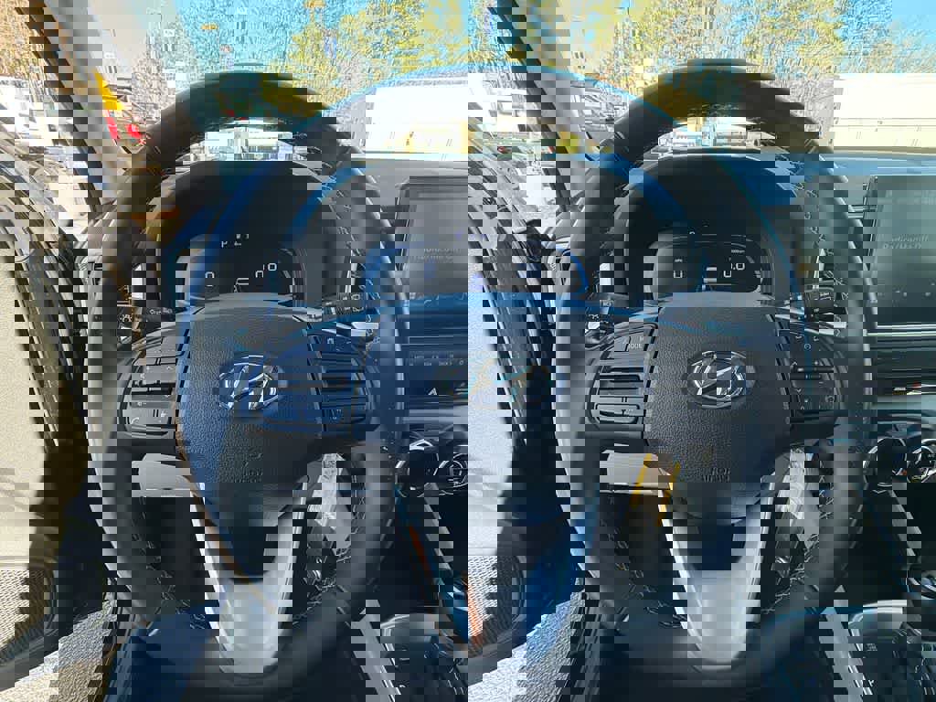 Used 2023 Hyundai Venue SEL image 21