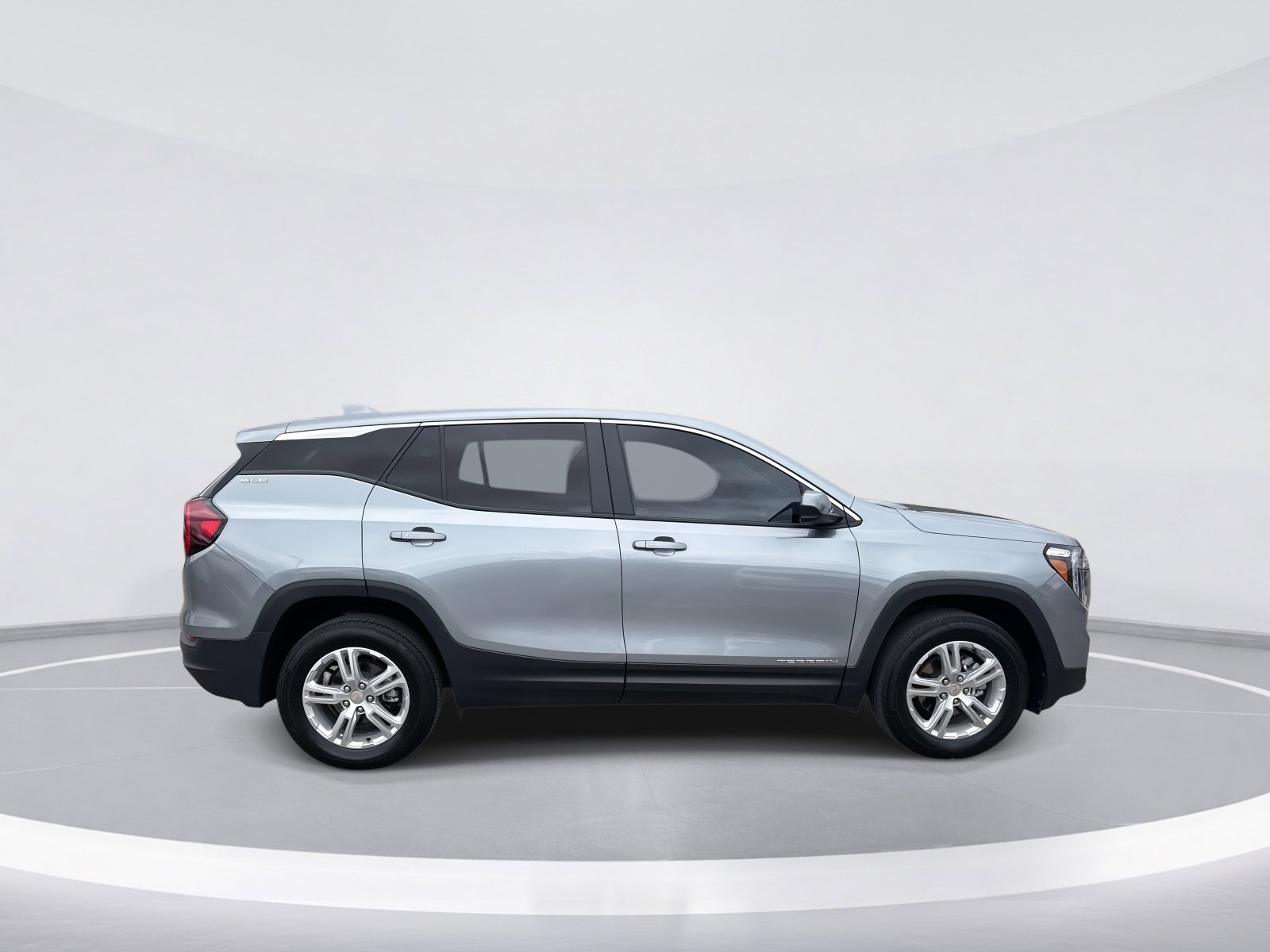 Used 2023 GMC Terrain SLE image 9