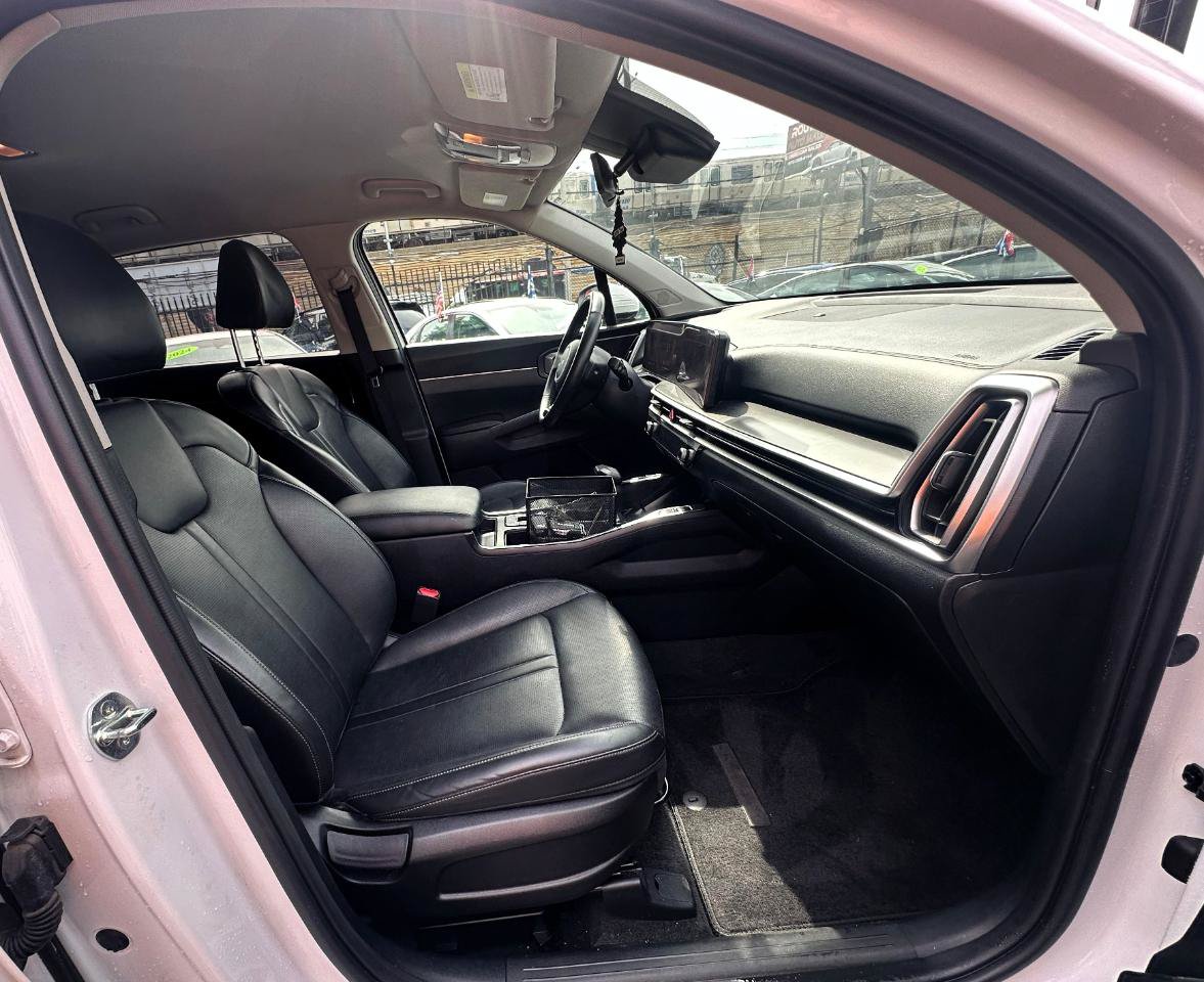 Used 2024 Kia Sorento S FWD image 21