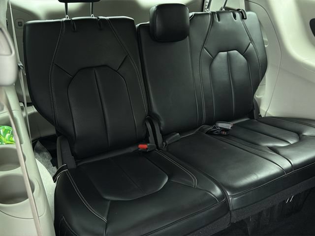 Used 2023 Chrysler Pacifica Touring-L FWD image 35