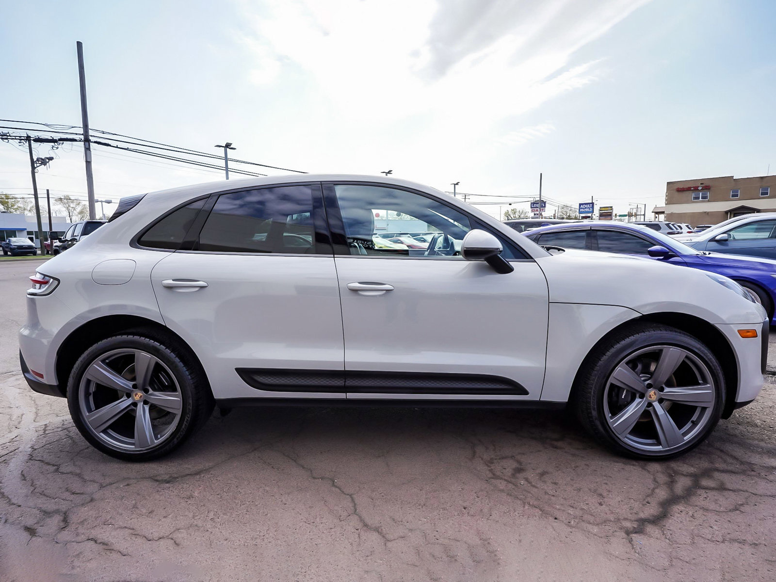 Used 2022 Porsche Macan AWD/4WD image 52
