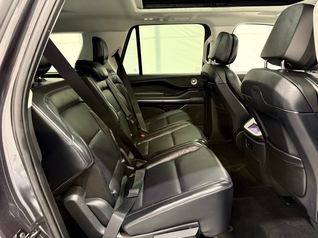 Used 2025 Lincoln Navigator L Reserve AWD/4WD image 32