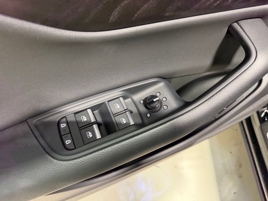 Used 2023 Audi Q8 Premium AWD/4WD image 28