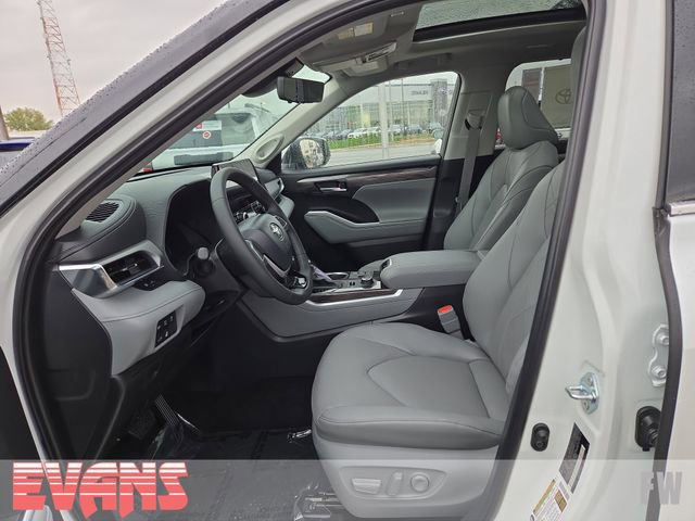 Certified 2025 Toyota Highlander Platinum image 19