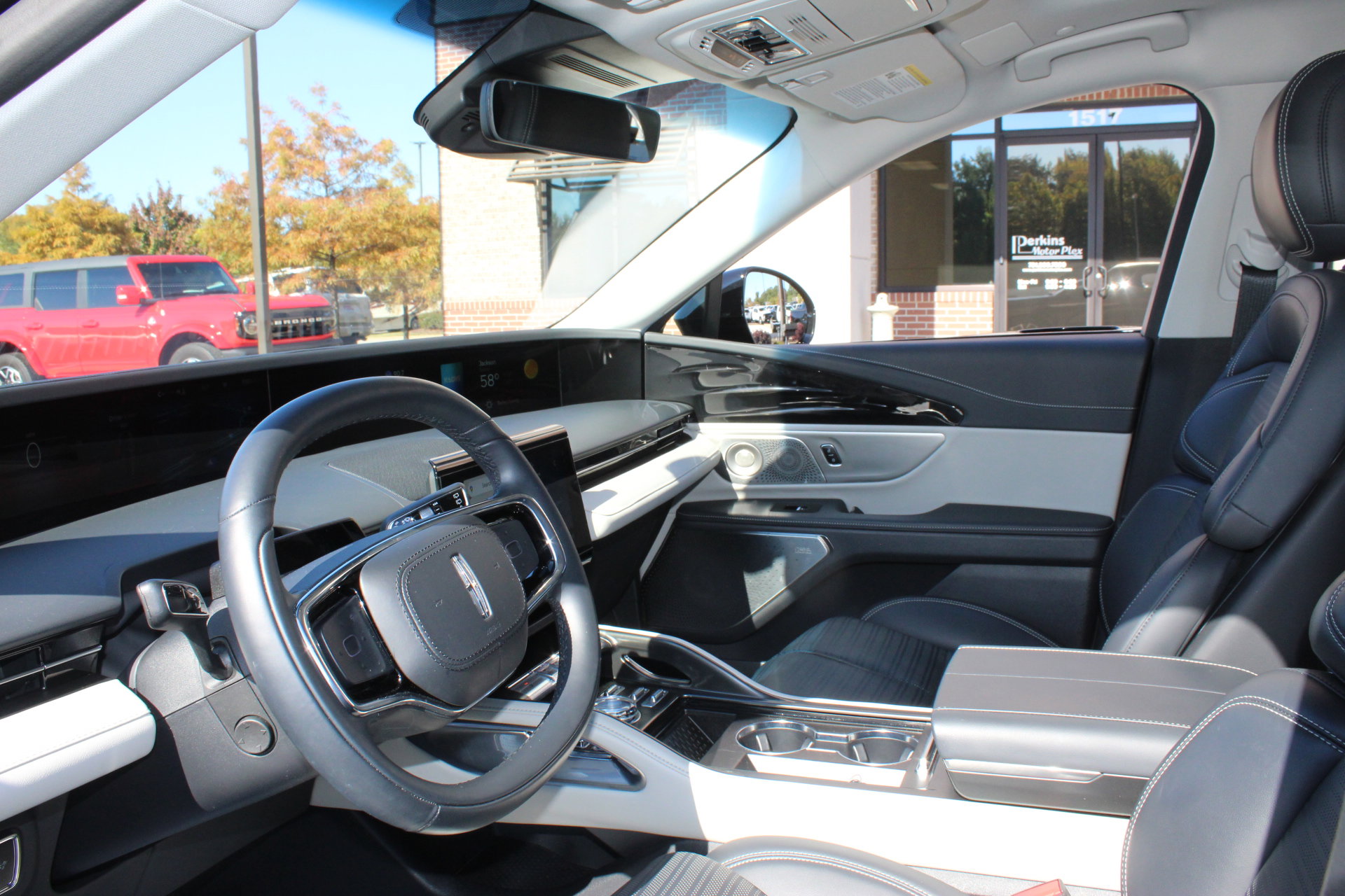 Used 2024 Lincoln Nautilus Reserve w/ Equipment Group 203A image 15