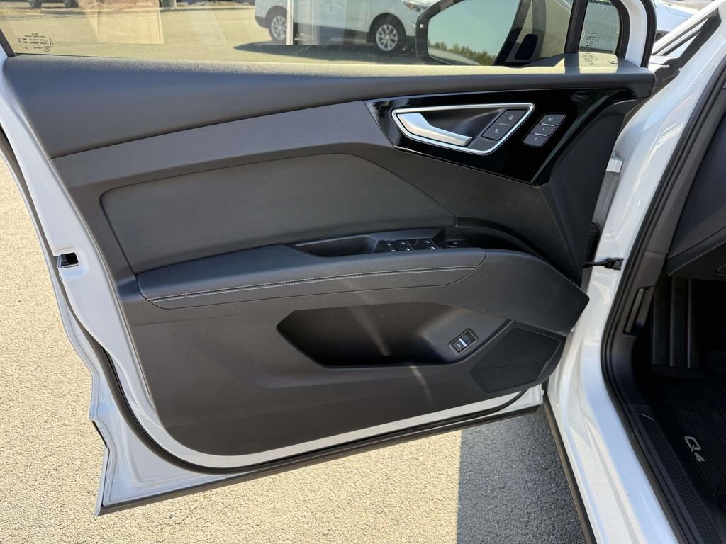 Used 2024 Audi Q4 e-tron Prestige image 12