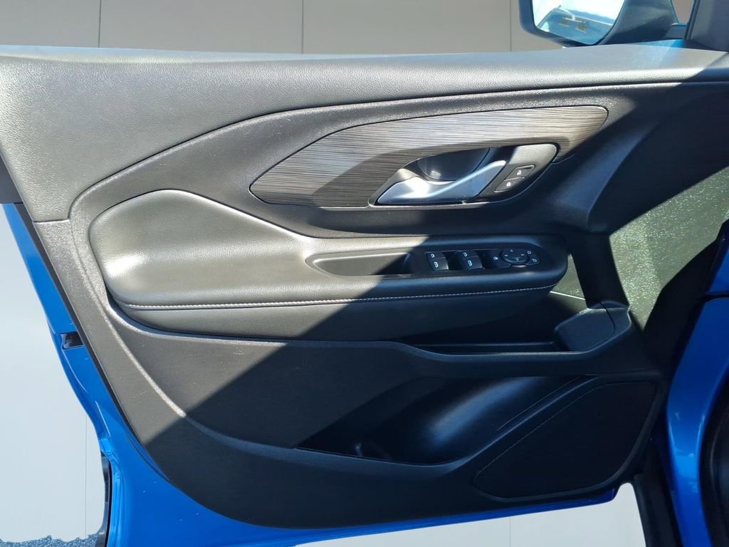 Used 2024 GMC Terrain SLE image 11