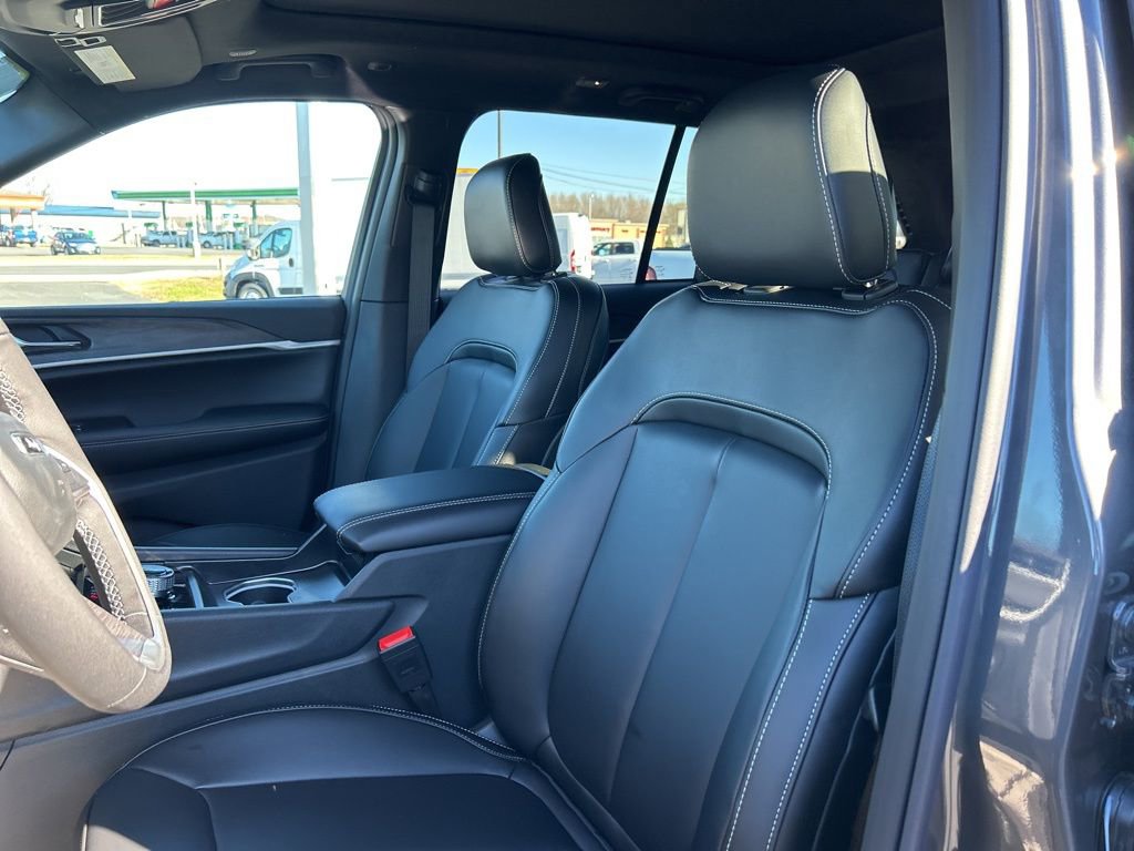 New 2025 Jeep Grand Cherokee Limited image 10