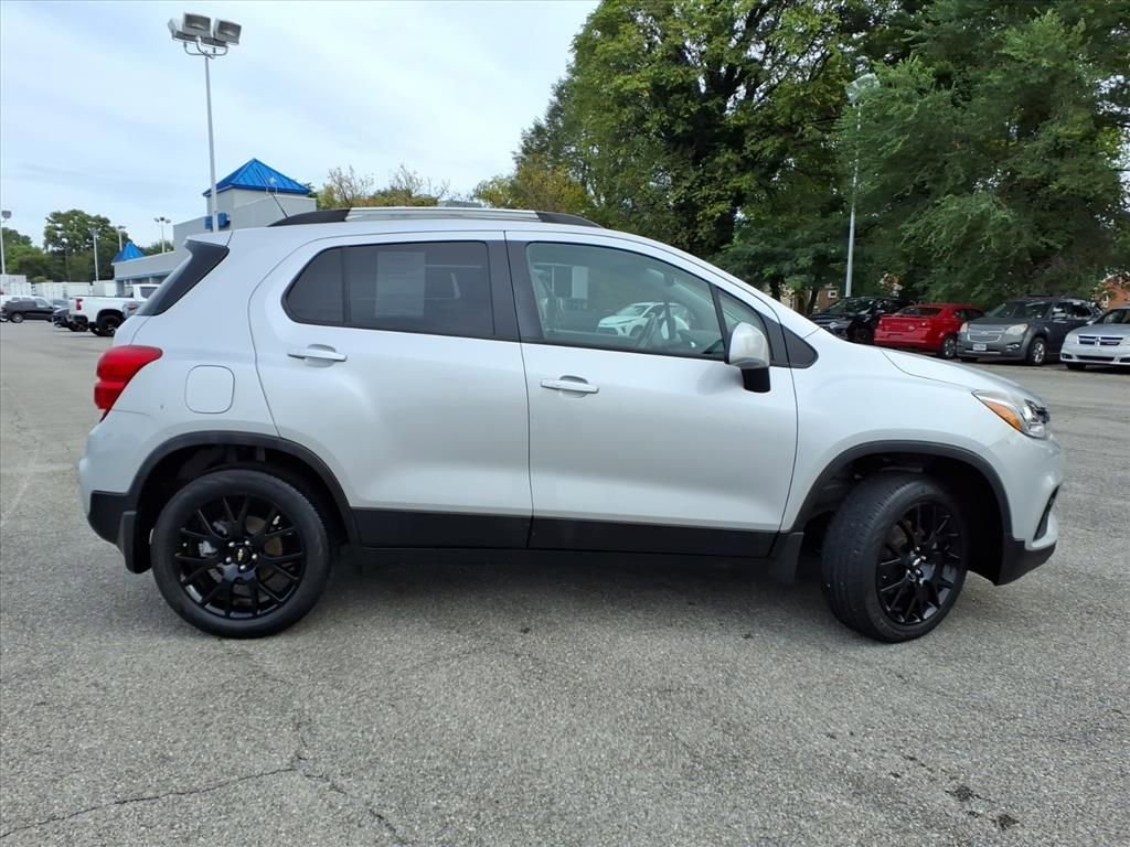 Used 2022 Chevrolet Trax LT w/ Sport Edition image 3