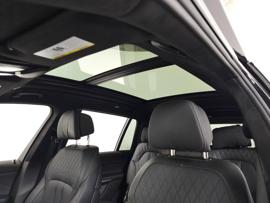Used 2025 BMW X7 M60i AWD/4WD image 19