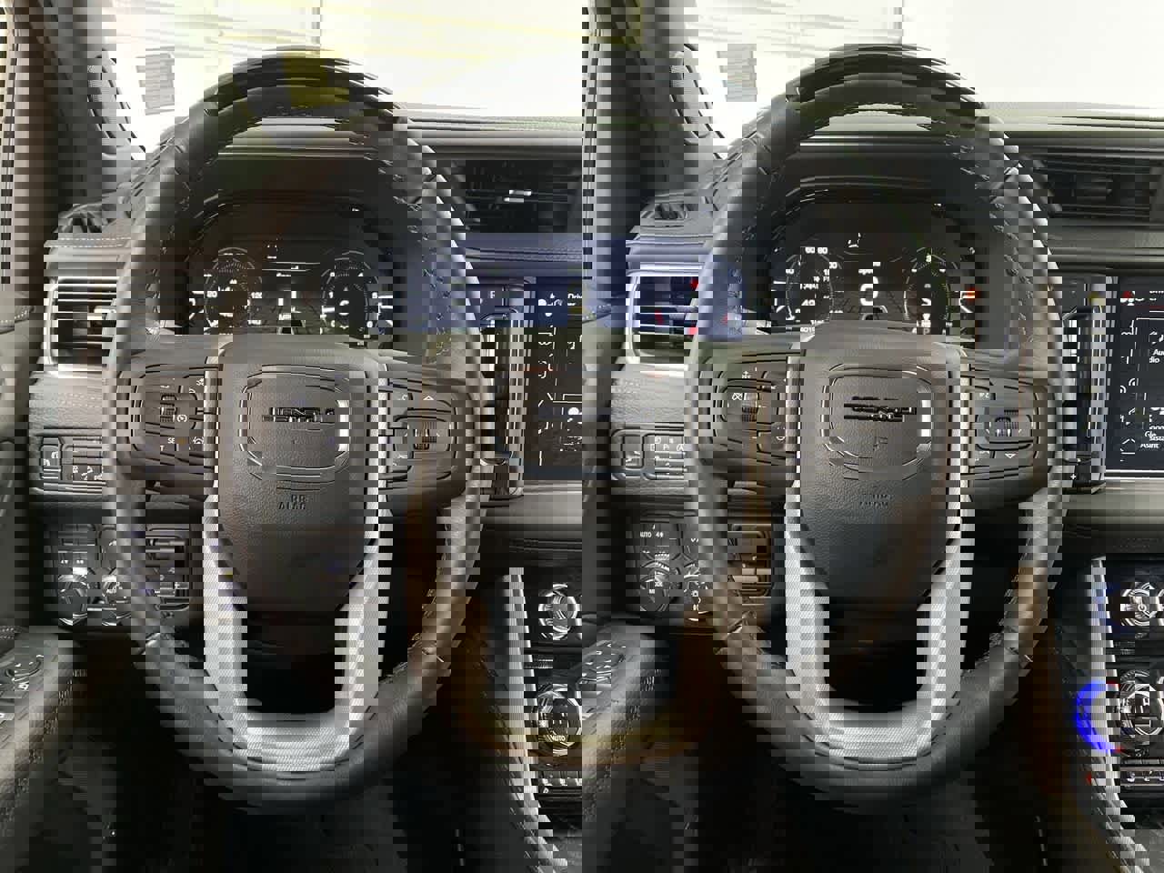 Used 2024 GMC Yukon Denali w/ Advanced Technology Package image 19