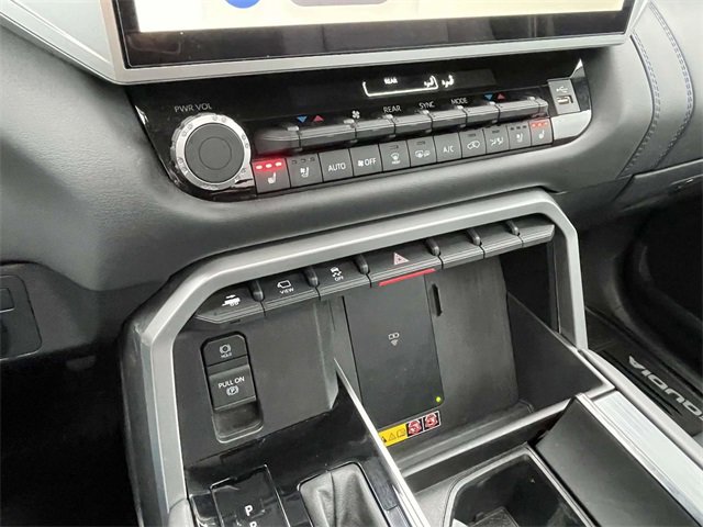 Used 2025 Toyota Sequoia Platinum image 32