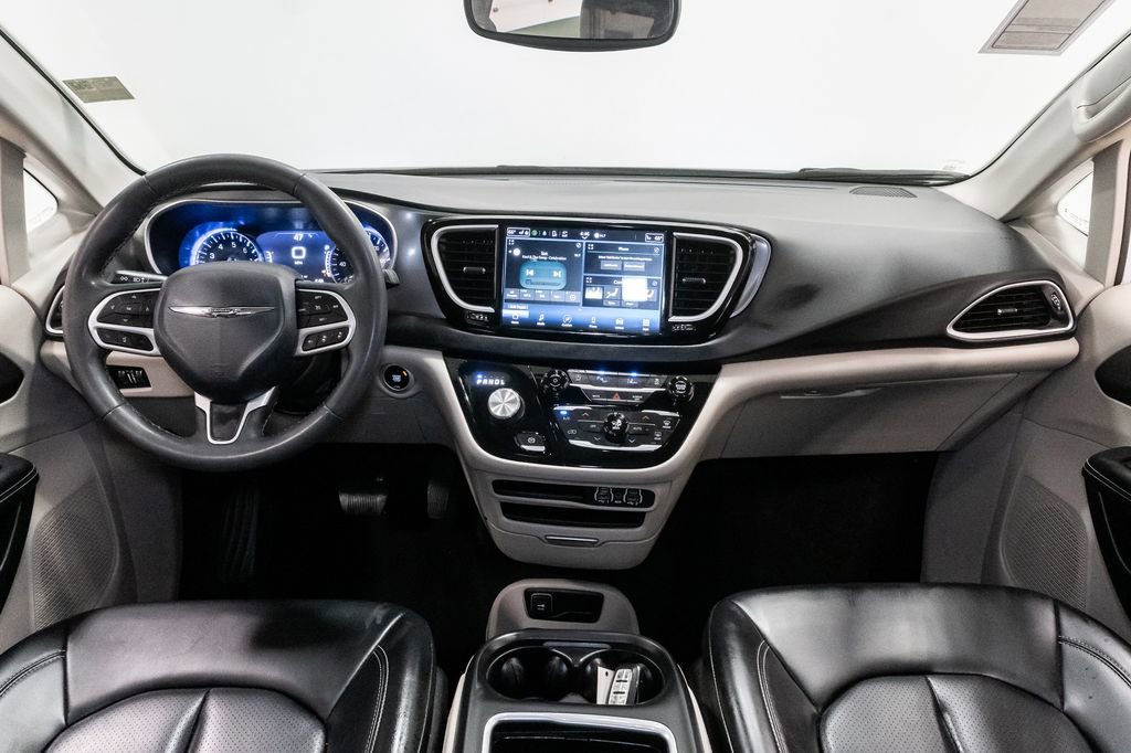 Used 2023 Chrysler Pacifica Touring-L FWD image 25