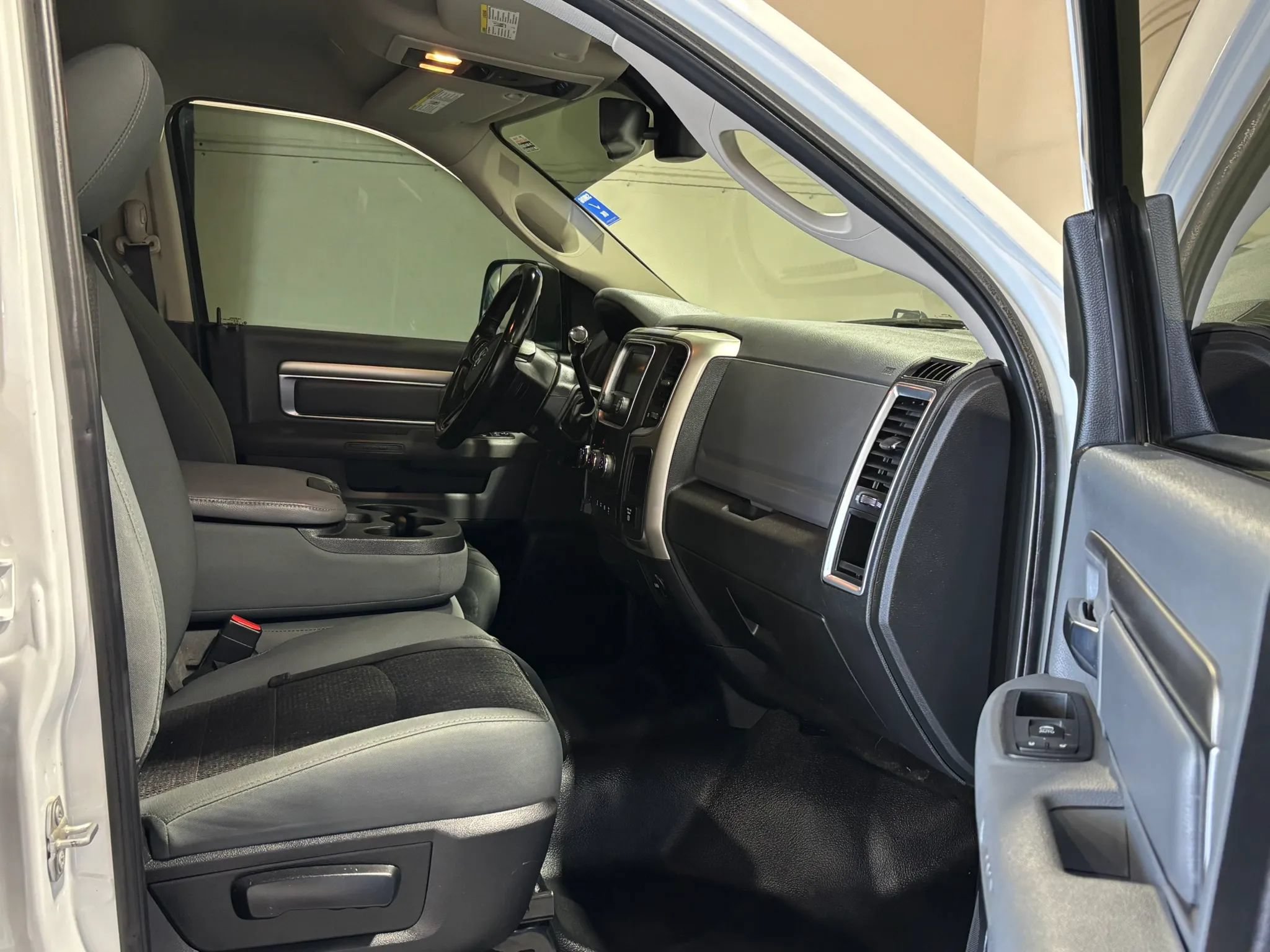 Used 2018 RAM 3500 SLT w/ Luxury Group AWD/4WD image 14