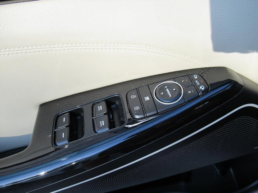 Used 2017 Kia Cadenza Premium w/ Luxury Package image 19