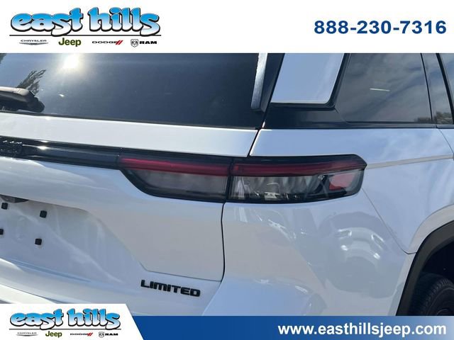 Used 2023 Jeep Grand Cherokee Limited w/ Black Appearance Package image 9