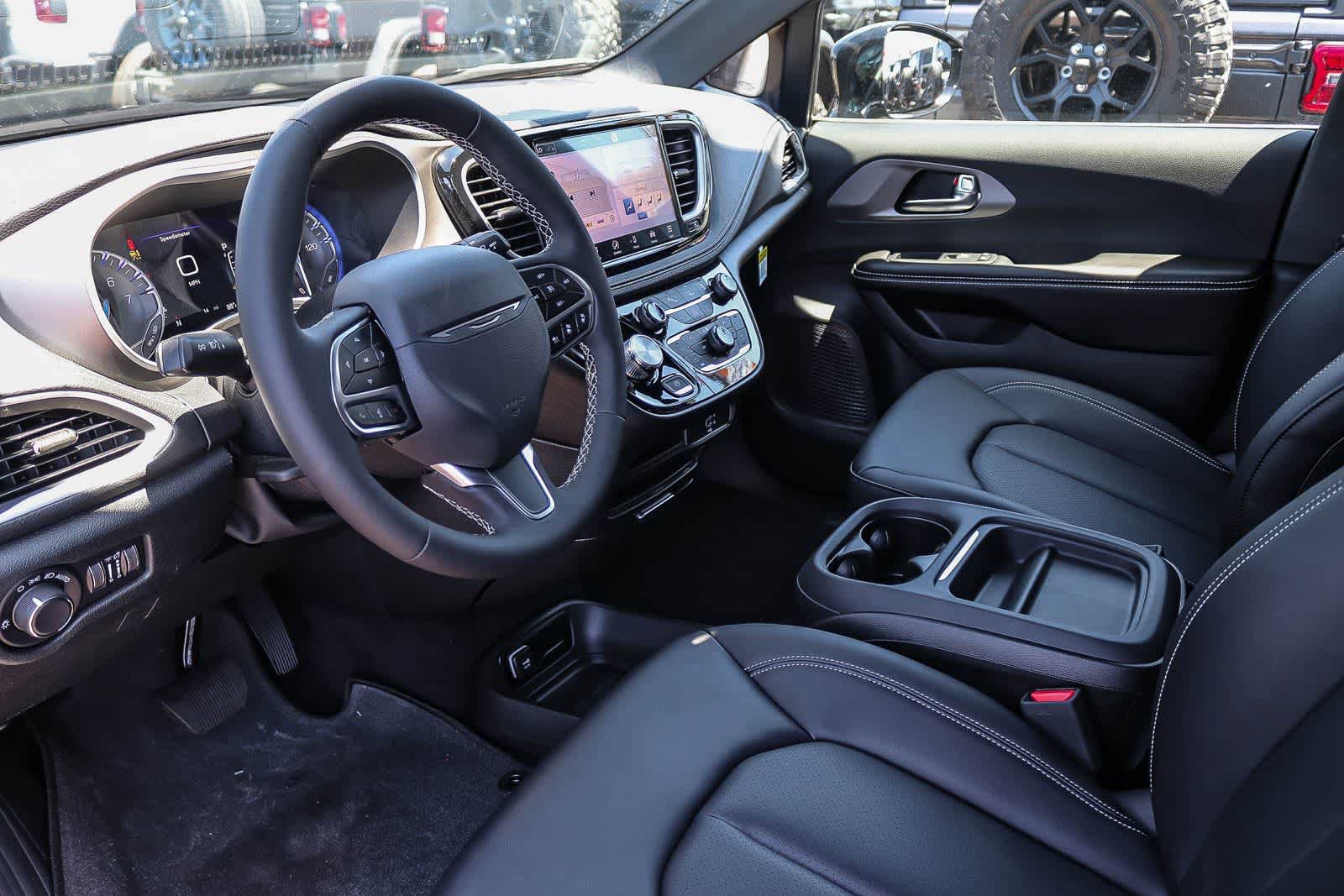 New 2027 Chrysler Pacifica Select FWD image 24