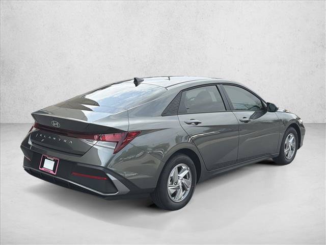 New 2026 Hyundai Elantra SE FWD image 4