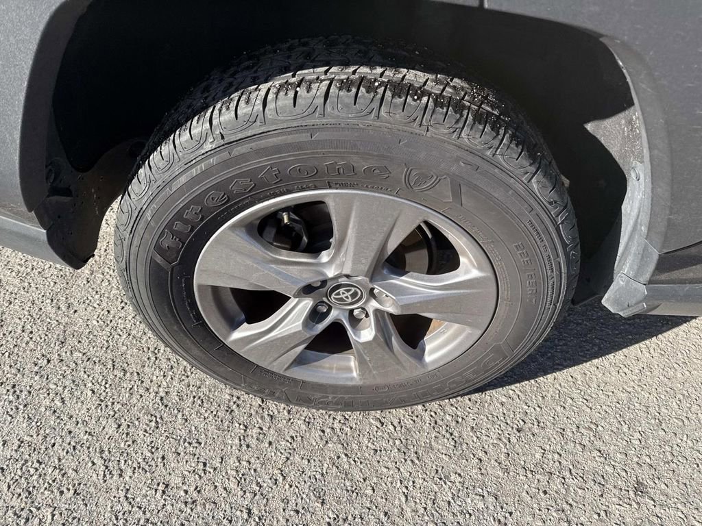 Used 2025 Toyota RAV4 XLE image 9