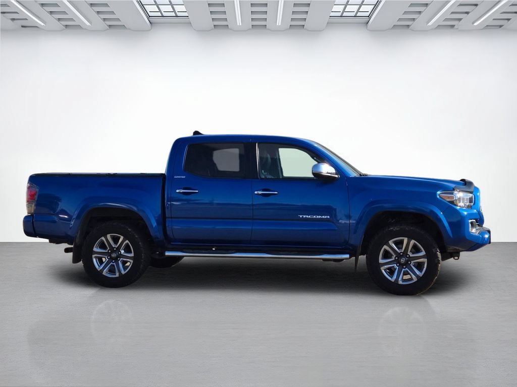 Used 2017 Toyota Tacoma Limited AWD/4WD image 3