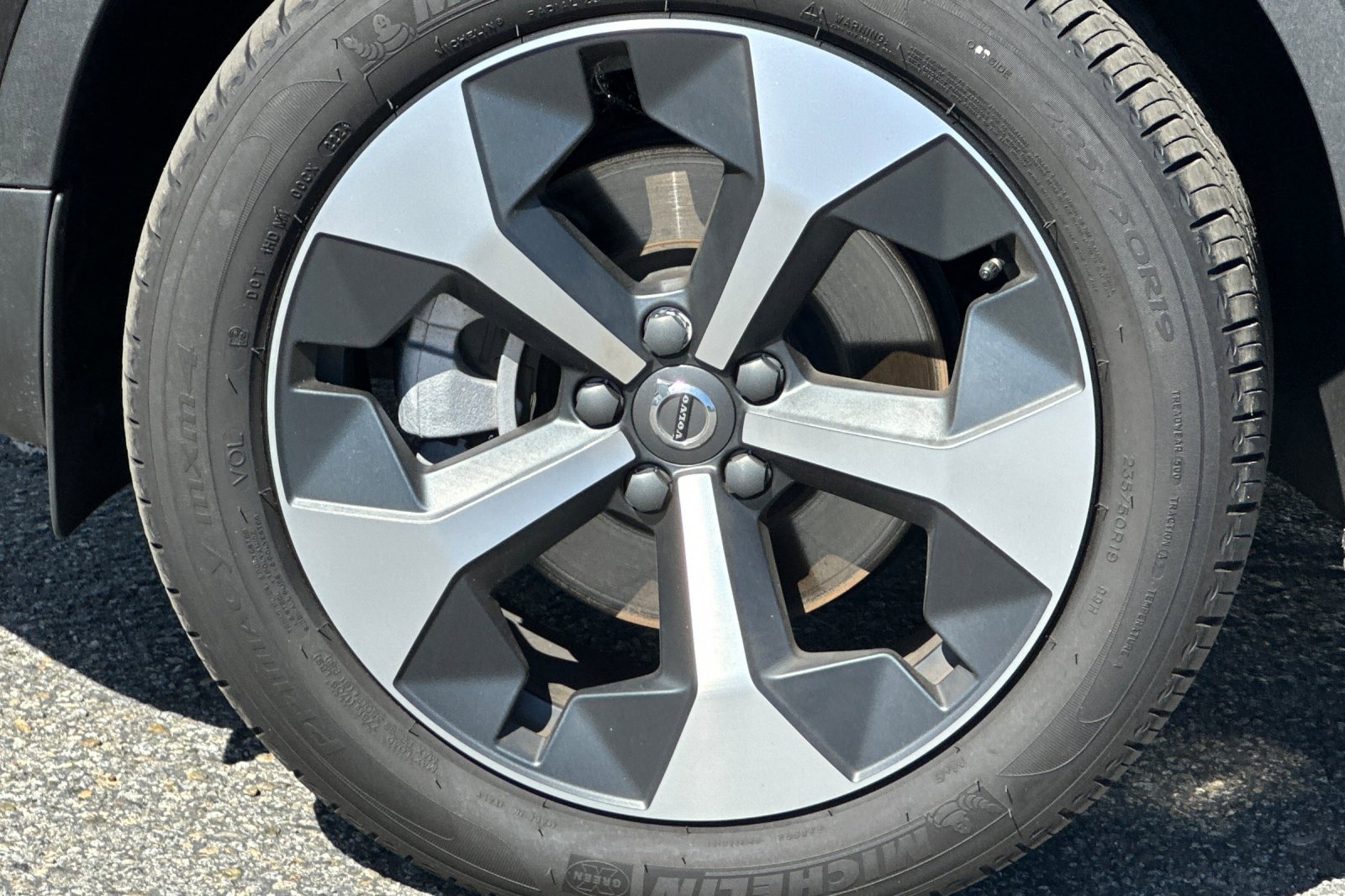 Certified 2025 Volvo XC40 B5 Core w/ Protection Package Premier image 32