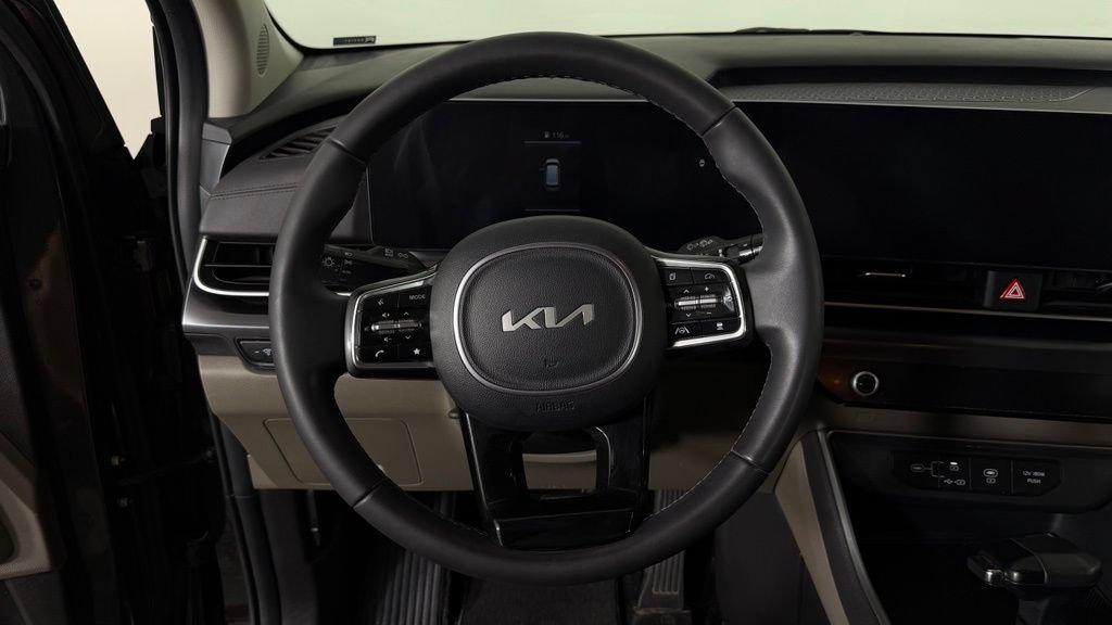 Used 2025 Kia Carnival FWD image 16