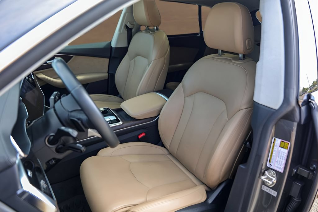 Used 2019 Audi Q8 Prestige w/ Luxury Package AWD/4WD image 7
