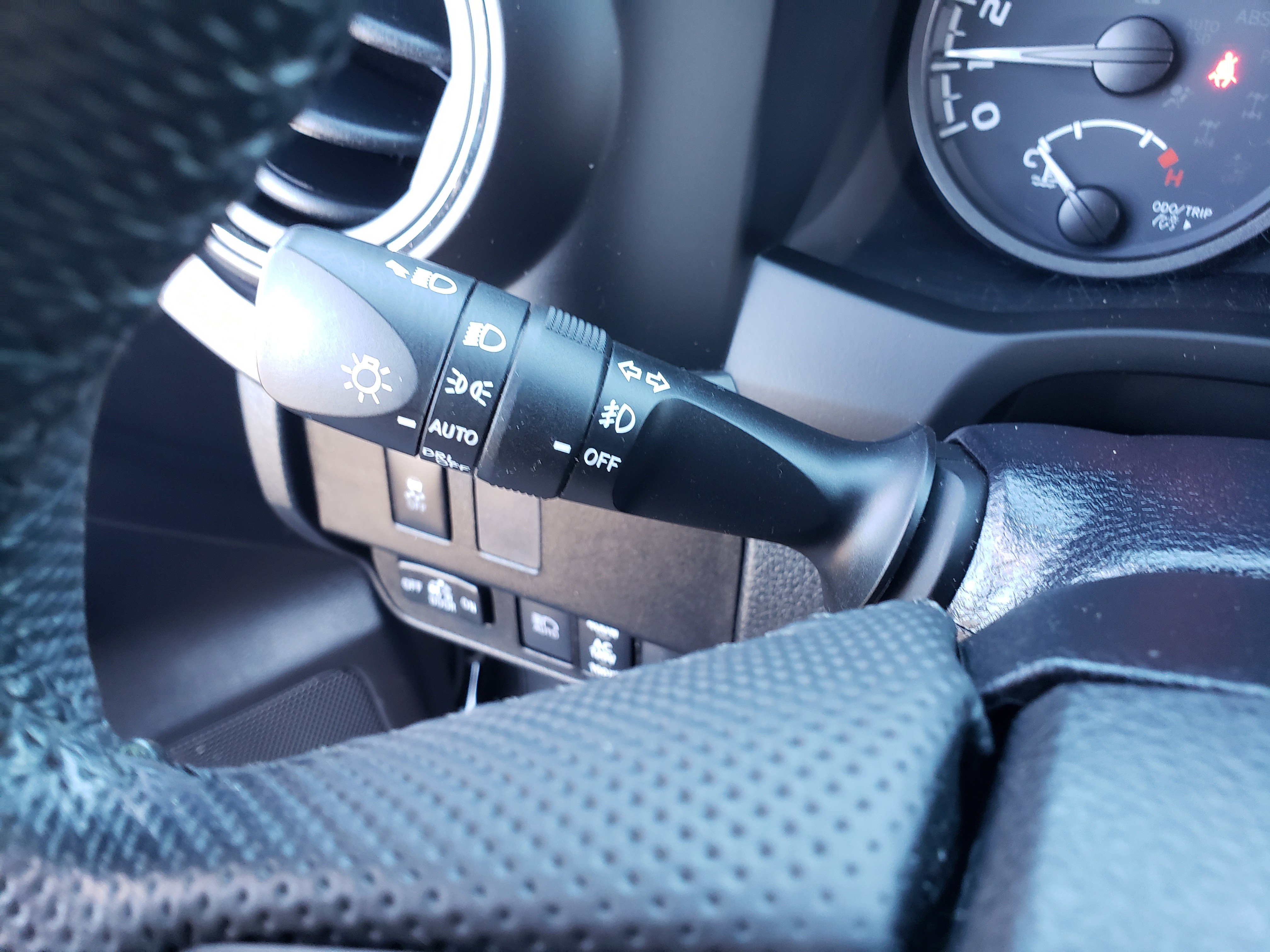 Used 2022 Toyota Tacoma TRD Off-Road w/ Technology Package image 19