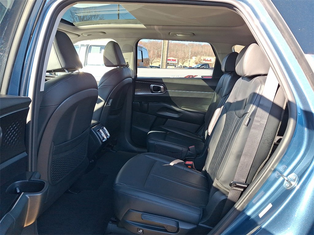 Certified 2025 Kia Sorento EX w/ EX Panoramic Sunroof Package image 12