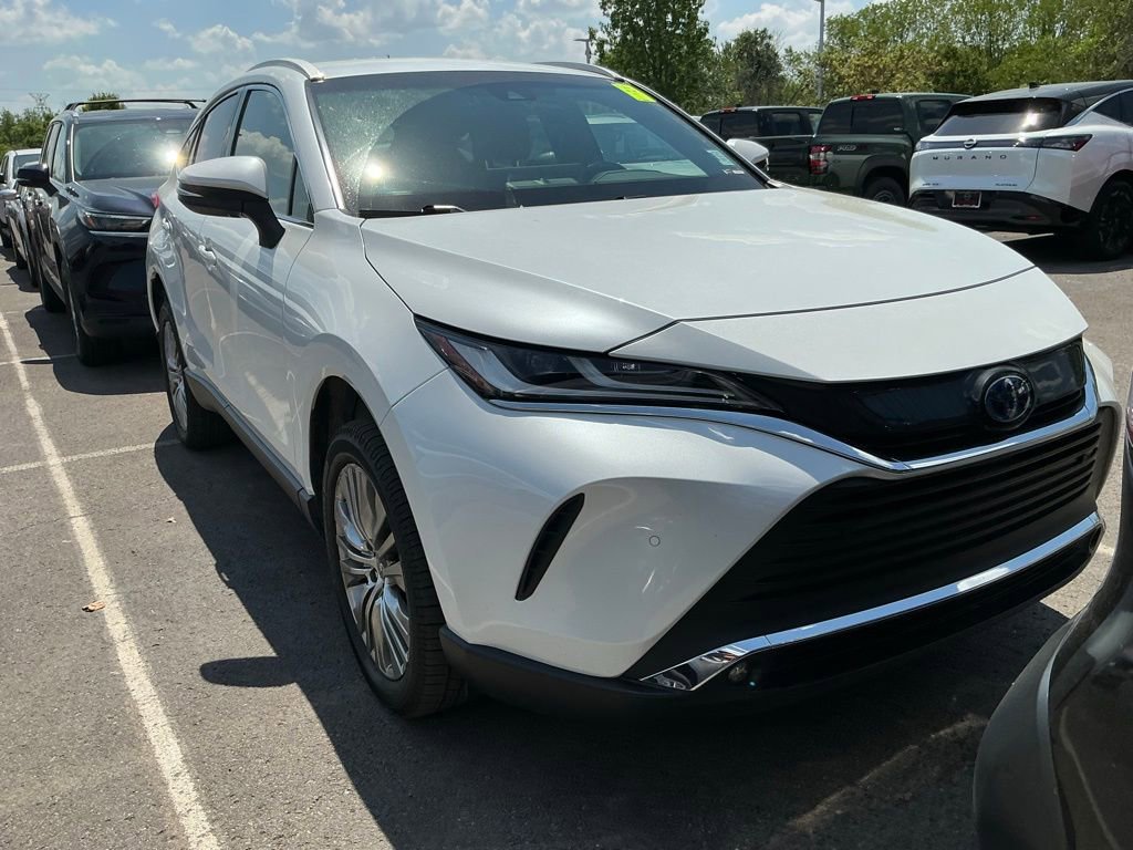 Used 2024 Toyota Venza XLE AWD/4WD image 1