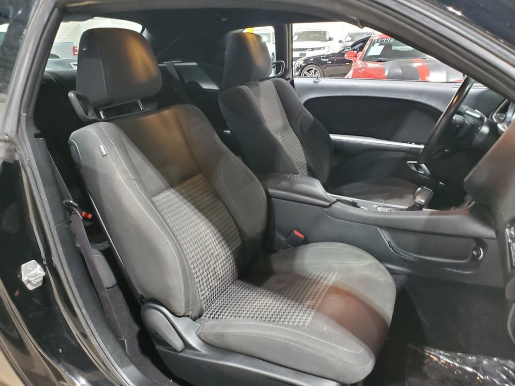 Used 2019 Dodge Challenger SXT RWD image 13
