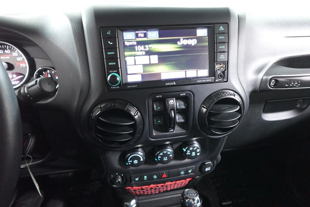 Used 2017 Jeep Wrangler Unlimited Rubicon AWD/4WD image 16