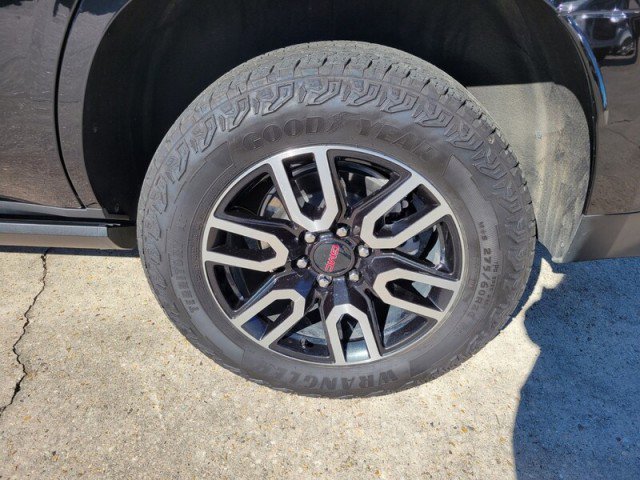 Used 2024 GMC Yukon AT4 w/ AT4 Premium Package AWD/4WD image 10