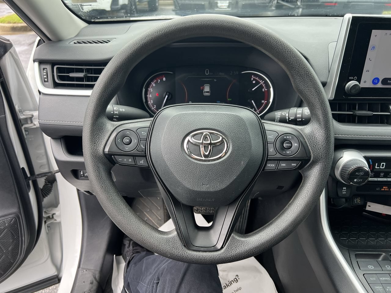 Used 2025 Toyota RAV4 XLE AWD/4WD image 18